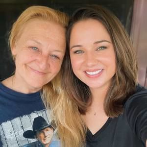 Meet your Posher, Cassandra